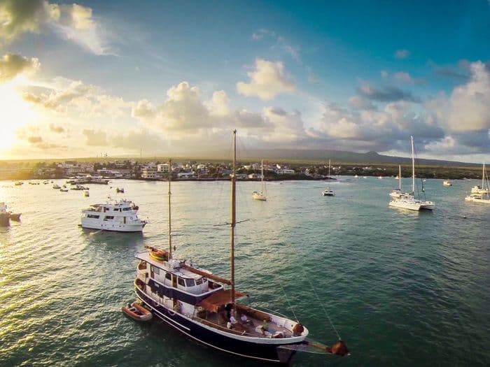 drohne drone ecuador galapagos gopro harbour isla santa cruz luftaufnahme vivideo 187 - viventura South America Tours GoPro Footage from Drone